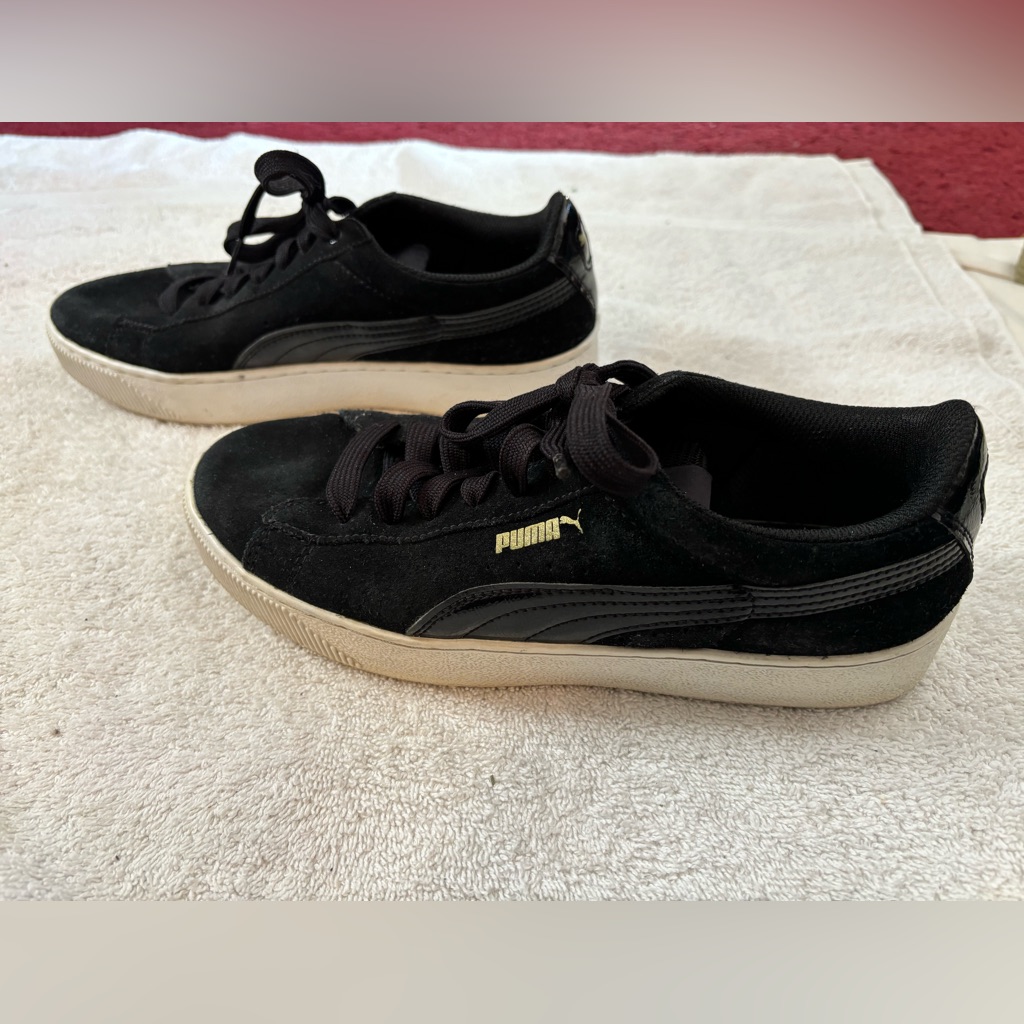 Puma Women’s Platform Black Suede Sneakers Size 8